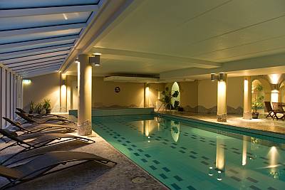 Strand Spa Conference Hotel Pärnussa sauna ja allasosasto rentoutuminen altaassa ABC matkatoimisto