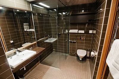 Tervis Medical Spa kylpylähotelli Pärnu standard sviitti talo 1 kylpyhuone ABC matkatoimisto