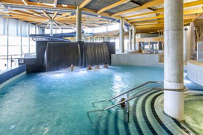 Altailla rentoutuminen Tervise Paradiis Hotel Pärnu vesipuisto kylpylähotelli ABC matkatoimisto