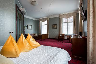 Hestia Hotel Barons Tallinna vanha kaupunki Junior sviitti hotellivaraus huonevaraus hotellitarjous ABC matkatoimisto