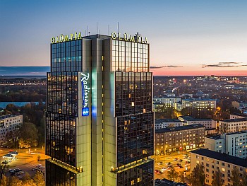 Radisson Blu Hotel Olumpia Tallinna yö nakymä ABC matkatoimisto