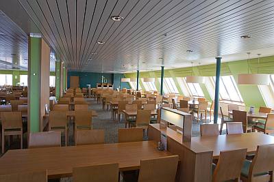 Laivalla Helsingistä Tallinnaan Tallink Silja shuttle Ms Star autopaketti moottoripyörällä reittimatka buffet ravintola  ABC matkatoimisto