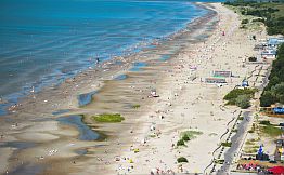 Matkat Pärnuun kuvassa Pärnun hiekkaranta ja rantaloma ABC matkatoimisto