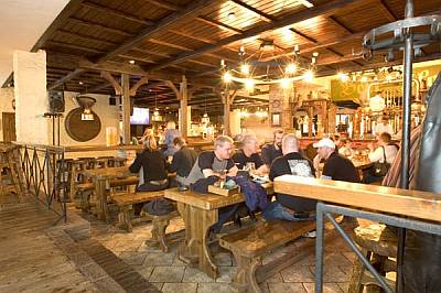 Beerhouse panimoravintola Tallinna vanha kaupunki olutravintola olutmaistajaiset Virkistyspäivä  Tyky illallinen ABC  matkatoimisto