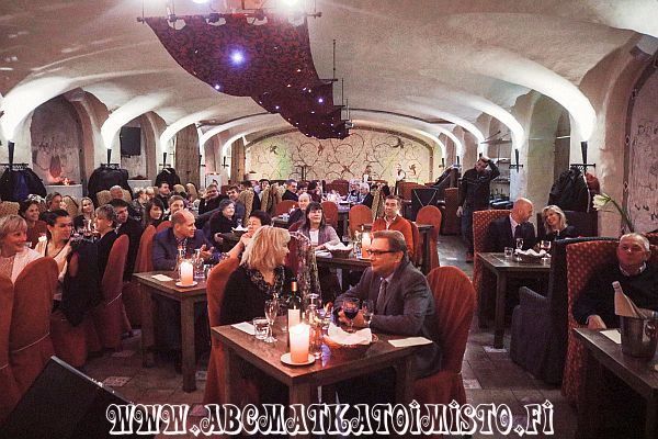 Maikrahv ravintola  Tallinna vanha kaupunki  Raatihuoneentorilla lounas tyky tykypäivä virkistyspäivä ryhmille tarjous ryhmäruokailu pikkujoulu ABC matkatoimisto
