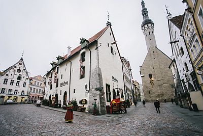 Olde Hansa keskiaikaisravintola Tallinna vanha kaupunki illanvietto keskiaikainen syöminki ryhmäruokailu lounas illallinen Tyky kesäjuhla ABC matkatoimisto