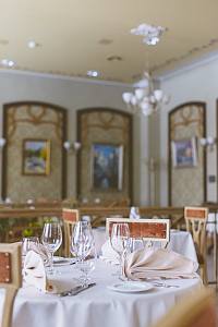 Scheeli ravintola Tallinna vanha kaupunki illanvietto Pikkujoulut ryhmäruokailu virkistyspäivät Tyky ABC matkatoimisto